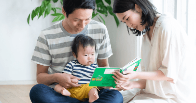 絵本の読み聞かせはいつから行うと効果的？　 0～1歳に初めて読むおすすめの絵本も紹介